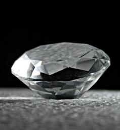 Diamanten-Branche bekommt Finanzkrise zu spüren (Foto: pixelio.de, Henrik G. Vogel)