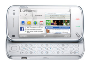Nokia N97 - geneigter Bildschirm bei ausgezogener Tastatur (Foto: Nokia)