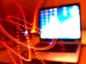 Mit vereinter PC-Stärke werden Molekülkonfigurationen untersucht (Foto: pixelio.de, Freeday)