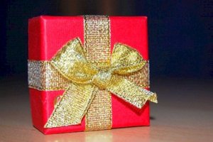 Psychologen raten zu klaren finanziellen Grenzen beim Geschenkekauf (Foto: pixelio.de/Blumchen)