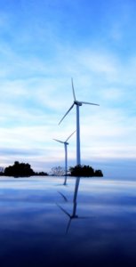 Mehrere Berechnungen sehen Windkraft als vielversprechendsten Energieträger (Foto: pixelio.de/Sturm)