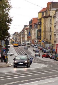 Mietautos könnten gut in das öffentliche Verkehrsnetz integriert werden (Foto: pixelio.de/Balzer)