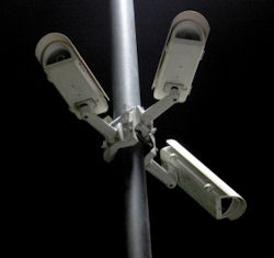 Tarkappe macht Gesicht auf Aufnahmen automatisch unkenntlich (Foto: pixelio.de/Fionn Große) Tarkappe macht Gesicht auf Aufnahmen automatisch unkenntlich (Foto: pixelio.de/Fionn Große)