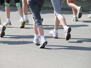 Wer viel läuft, schützt damit seine Augen (Foto: pixelio.de/Klicker)