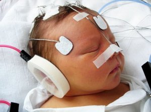 Bereits ab Geburt unterscheiden Babys die Tonhöhe (Foto: MTAPI / Stefanics)