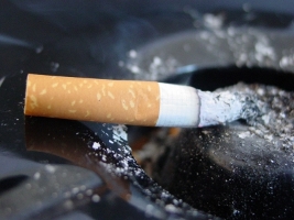 Fettsucht ist Rauchen als Gesundheitsrisiko ebenbürtig (Foto: pixelio.de, Gerd Bauer)