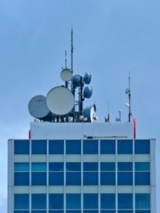 Mobilfunk: Kommende Datenexplosion nur mit LTE zu bewältigen (Foto: pixelio.de, Gabi Schoenemann) Mobilfunk: Kommende Datenexplosion nur mit LTE zu bewältigen (Foto: pixelio.de, Gabi Schoenemann)