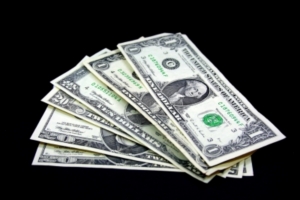 Der US-Dollar wackelt mittlerweile als Leitwährung (Foto: pixelio.de/wrw)