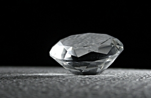 Preisverfall von Diamanten belastet afrikanische Länder (Foto: pixelio.de, Henrik Vogel)