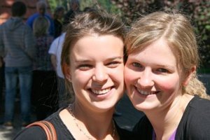 Ohne gemeinsame Treffen verlieren sich Freundschaften (Foto: pixelio.de/Korkey)