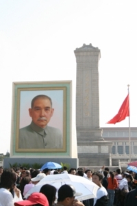 Zugang zu Tiananmen-Platz gesperrt (Foto: pixelio.de/Patrick Lüer)