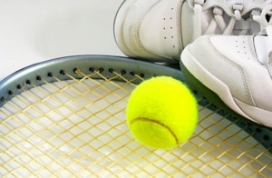 Ausgeschlafene Tennisspieler haben im Wettkampf einen Vorteil (Foto: pixelio.de/Sturm)