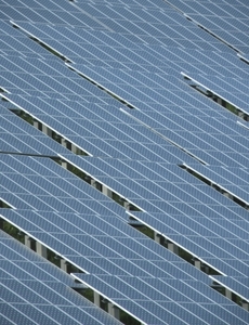 Anleger setzen bei chinesischen Solarfirmen auf Gewinne (Foto: pixelio.de, Kladu)