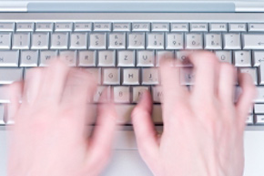 Die FTC will US-Bloggern stärker auf die Finger schauen (Foto: aboutpixel.de)