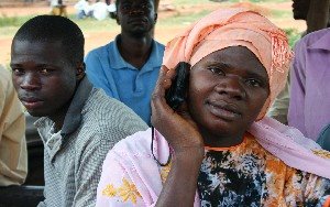 In Afrika sind Handys oft der einzige Zugang zu Informationen (Foto: google-africa.blogspot.com)