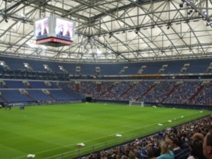 Im Stadion: Bald per Bluetooth in Kontakt bleiben (Foto: pixelio.de, Bredehorn Jens)