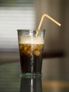 Eiskaffees beinhalten eine hohe Anzahl an Kalorien (Foto: aboutpixel.de, Jens Schmidtgen)