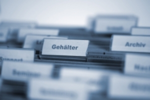 Konzernbosse verdienen etwas weniger (Foto: pixelio.de, RainerSturm) Konzernbosse verdienen etwas weniger (Foto: pixelio.de, RainerSturm)