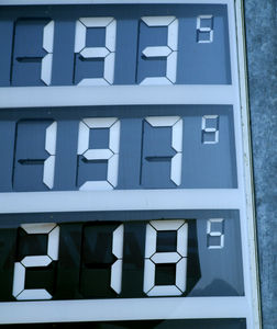 Wirtschaftliche Erholung wird für Autofahrer teuer (Foto: aboutpixel.de, Rainer Sturm)