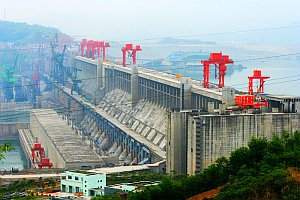 Der Damm über den Jangtse ist Vorreiter der Wassekraft-Offensive Chinas (Foto: Wikimedia Commons)