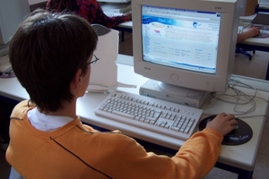 Onlinesucht-Aufklärung ist im Kindesalter besonders wichtig (Foto: pixelio.de/Manfred Jahreis)