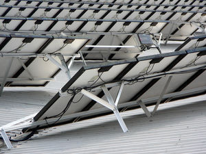 Förderungen: Solarindustrie mit dem Rücken zur Wand (Foto: aboutpixel.de, Jacques Kohler)