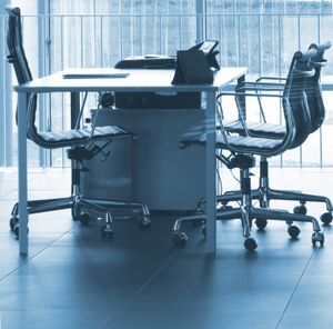 Konzerne pfeifen bei Outsourcing oft auf Mitarbeiter (Foto: pixelio.de, Rainer Sturm) Konzerne pfeifen bei Outsourcing oft auf Mitarbeiter (Foto: pixelio.de, Rainer Sturm)