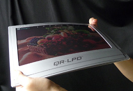 Bridgestone: Die Flexibilität farbigen E-Papers (Foto: bridgestone.co.jp) Bridgestone: Die Flexibilität farbigen E-Papers (Foto: bridgestone.co.jp)