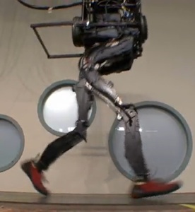 PETMAN: Füße abrollen nach menschlichem Vorbild (Foto: Boston Dynamics)
