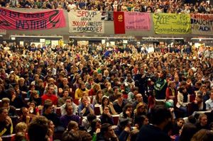 Studenten halten Audimax auf unbestimmte Zeit besetzt (Foto: unsereuni.at/Jacqueline Brändli) Studenten halten Audimax auf unbestimmte Zeit besetzt (Foto: unsereuni.at/Jacqueline Brändli)