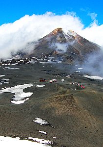 Vulkane wie der Ätna können an den Kragen gehen (Foto: pixelio.de/Hermann)