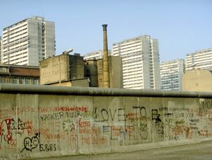 20 Jahre Mauerfall: Unzufriedenheit mit dem Kapitalismus (Foto: aboutpixel.de, Manuela Maron)