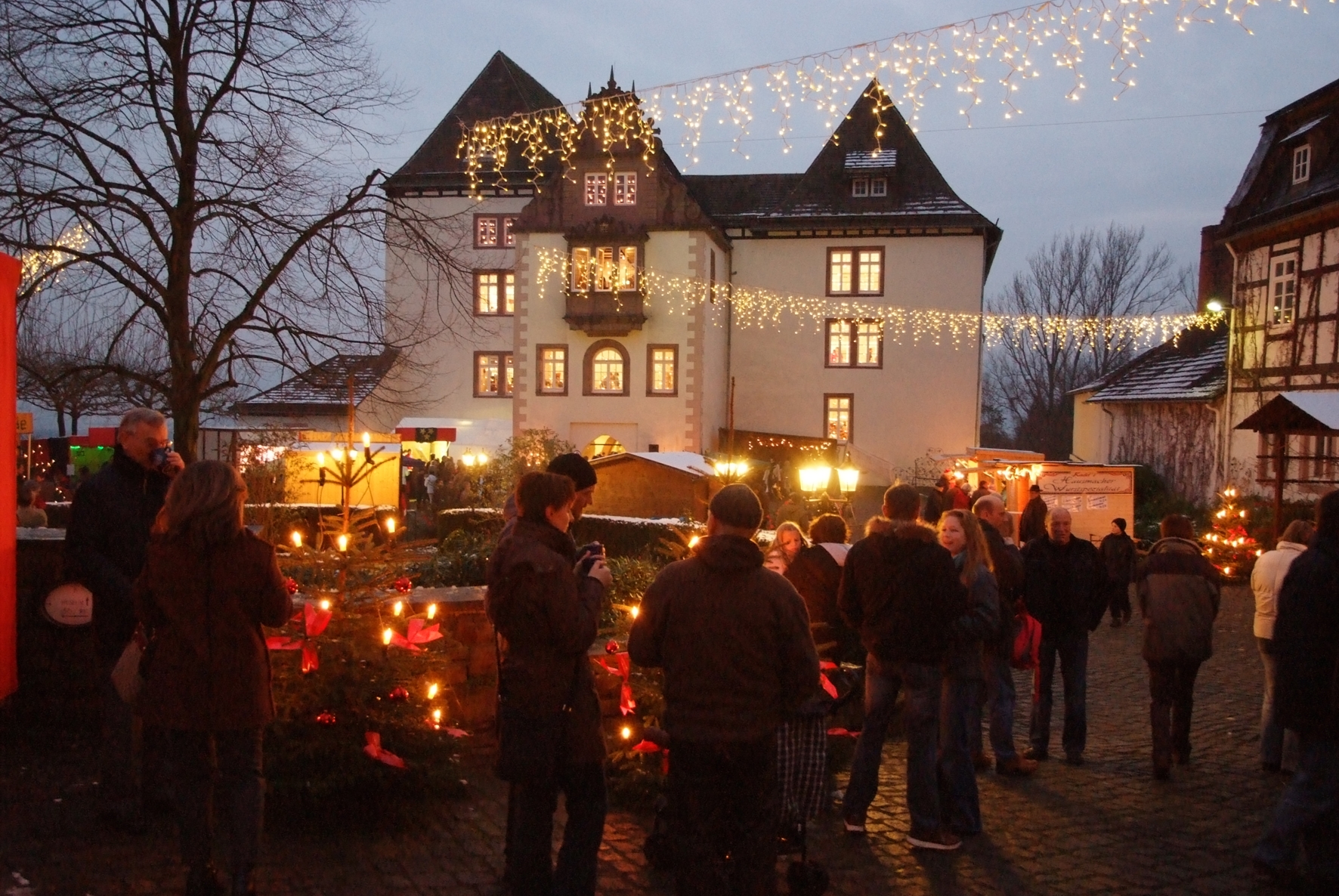 Traditioneller Weihnachtsmarkt im Schloss der Porzellanmanufaktur