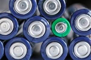 Herkömmliche Batterien verursachen viel Müll und sollen abgelöst werden (Foto: pixelio.de/birgith)