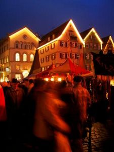 Geschäfte auf Weihnachtsmärkten laufen trotz Krise gut (Foto: pixelio.de, Rosie Fischer)