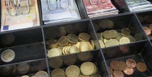 Immer mehr Zeitungen bitten online zur Kasse (Foto: pixelio.de/Harald Wanetschka)