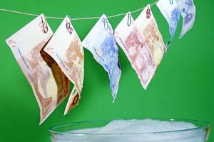 Mangelnder Schutz vor Geldwäsche bei Banken (Foto: aboutpixel.de, Gerd Gropp)