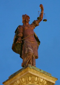 Justizia muss sich massiv mit GPL befassen (Foto: pixelio.de, Markus Hein)