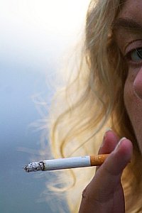Rauchen schädigt auch das Herz (Foto: pixelio.de/Havlena)