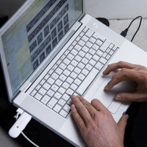 Mobil im Netz: In Zukunft auch ohne Kabel oder WLAN? (Foto:pixelio.de Peter Kirchhoff)