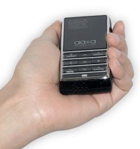 L1: Minibeamer und Media Player in einer Hand (Foto: aaxatech.com)