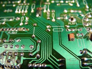 Verdrahtungen auf der Leiterplatte - bei Sony bald obsolet? (Foto: pixelio.de, Peter Kirchhoff)