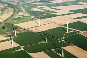 Windflauten sind kein Problem, sobald Windparks vernetzt werden (Foto: pixelio.de/van Melis)