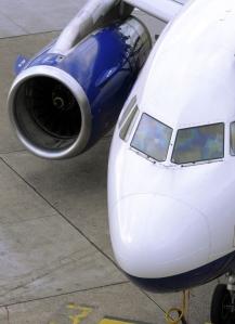 Flugzeuge müssen am Boden bleiben (Foto: pixelio.de, Arno Bachert)