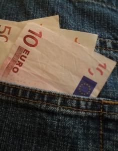 Jeans könnten schon bald teurer werden (Foto: pixelio.de, tommyS)
