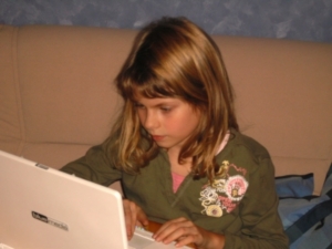 Kinder im Web: Software verspricht Schutz vor Pädophilen (Foto: pixelio.de, Reiner Wolf)