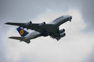 Durch neue Systeme soll Fliegen kundenfreundlicher werden (Foto: pixelio.de/q)