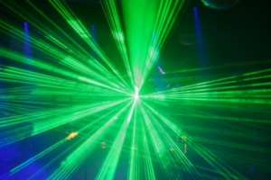 Lasermarkt bietet glänzende Aussichten (Foto: pixelio.de, Marcus Klaus)