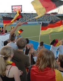 Fahnen finden reißenden Absatz zur WM (Foto: pixelio.de, Hans-Peter Reichartz)