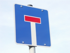 Autohändler spüren Finanzierungsprobleme (Foto: pixelio.de, Bernd Sterzl)